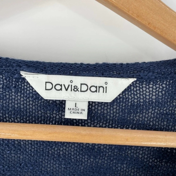 Davi and Dani Open Weave Star Sweater Size Large - Picture 2 of 4